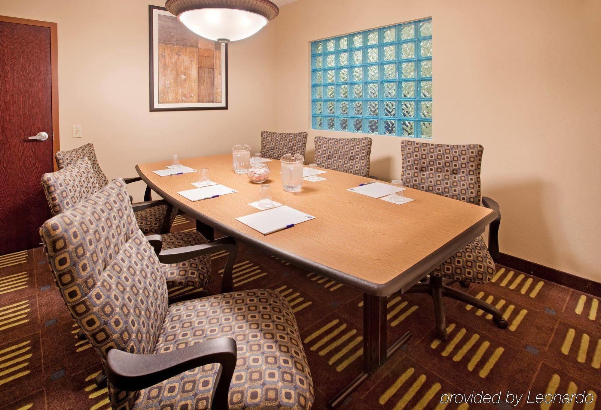 Holiday Inn Express Hotel & Suites St. Charles By Ihg Saint Charles Удобства фото